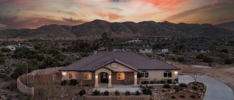 Escape the Chaos: Find Peace at our Serene Vacation Home. Bask in the Stunning Desert Landscape and Recharge Your Batteries with a Quiet Retreat.