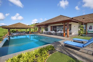 Pool with bar stools, spa, shallow baby pool