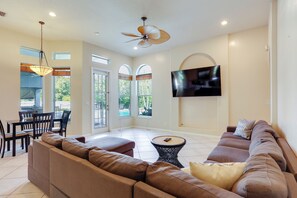 Living Room | Smart TV | Central A/C | Single-Story Home
