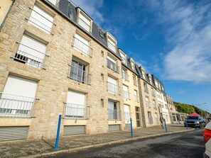 Cloud, Sky, Building, Window, Urban Design, Condominium, Road Surface, Car, Residential Area, House