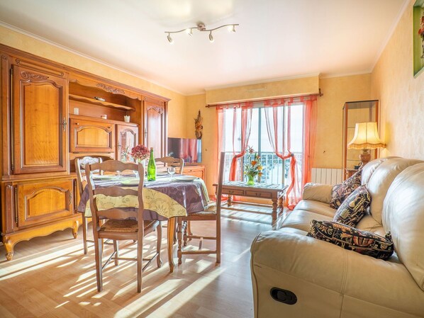 Meubles, Table, Bois, Canapé, Bâtiment, Cadre, Design Intérieur, Chaise, Sol, Confort