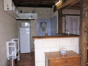 Möbel, Cabinetry, Holz, Interior Design, Countertop, Gebäude, Holzbeize, Küche, Küchengerät, Flooring