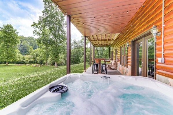 Ellijay Vacation Rental | 3BR | 2BA | 2,288 Sq Ft | Stairs Required to Access
