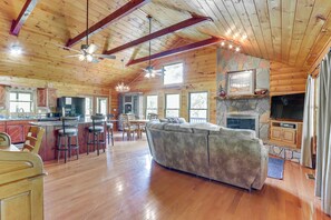 Interior | Open Floor Plan | Free WiFi | Desk Workspace