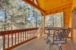 Balcony | Outdoor Dining Area