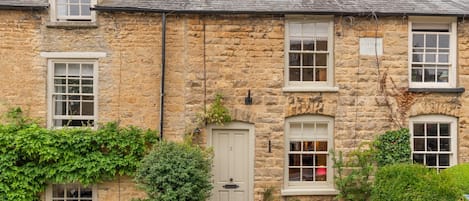 Front View, Vine Cottage, Bolthole Retreats