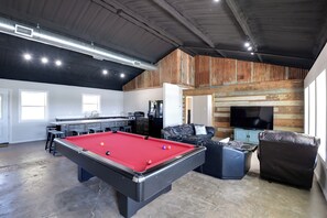 Living Room | Kitchen | Pool Table | Free WiFi