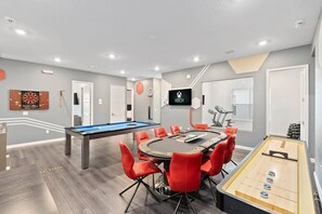Loft w/ Pool Table, Shuffleboard & Xbox
