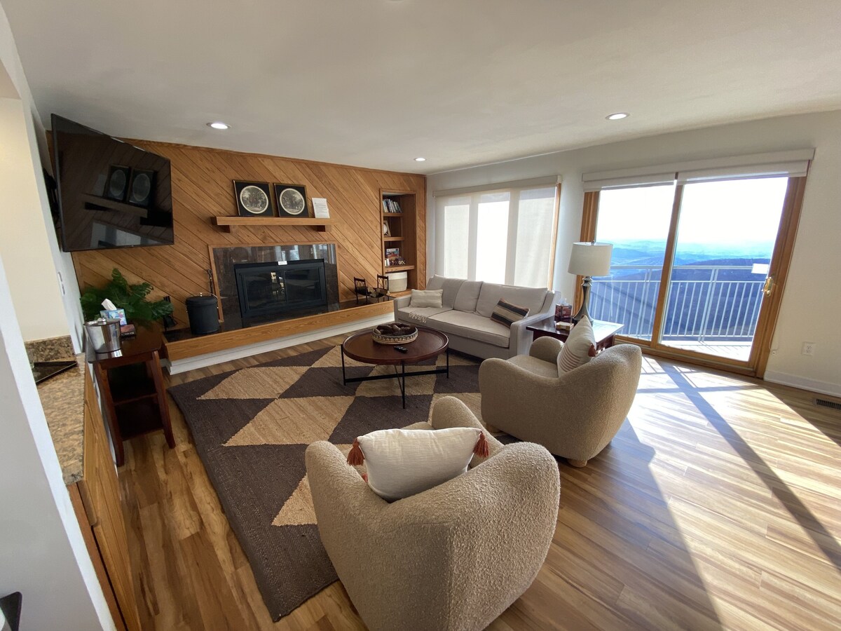 New! 2bed/2bath condo at Wintergreen! Great mtn and valley views!