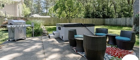 Hot Tub and sitting area