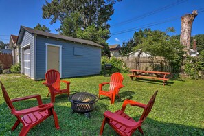 Private Backyard | Fire Pit | Dining Area | Grill