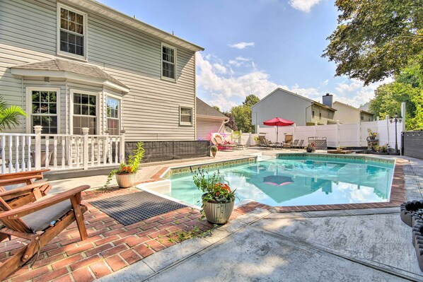 Bel Air Vacation Rental | 1BR | 1BA | Steps Required | 680 Sq Ft
