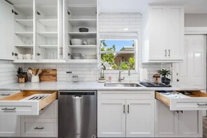fully equipped kitchen