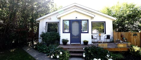 Large front yard with a nice deck to enjoy your morning coffee. 