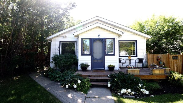 Large front yard with a nice deck to enjoy your morning coffee. 