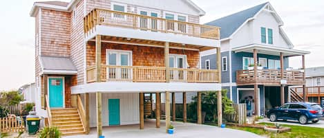 PIneapple Bungalow OBX

Year Built:  2023 by Live Swell Custom Vacation Homes 
