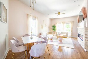 Natural lighting blends well w/ the colors of the living & dining area! Relaxing