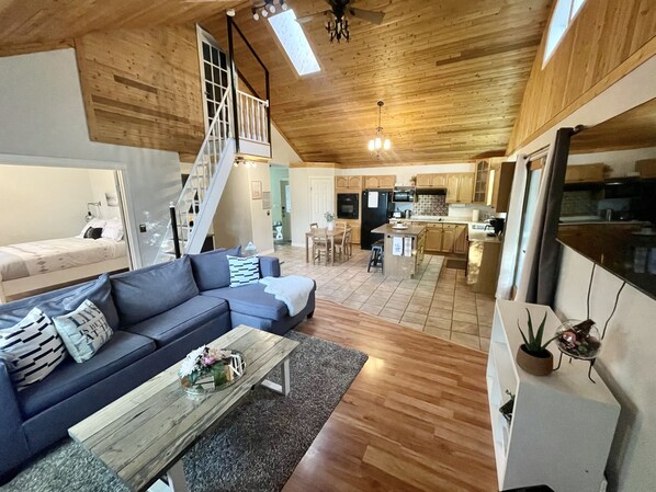 Vaulted ceilings open concept living space 1260 sq ft