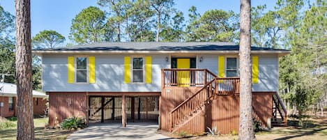 Feel the warm sunshine as you enter the front door of this amazing home!