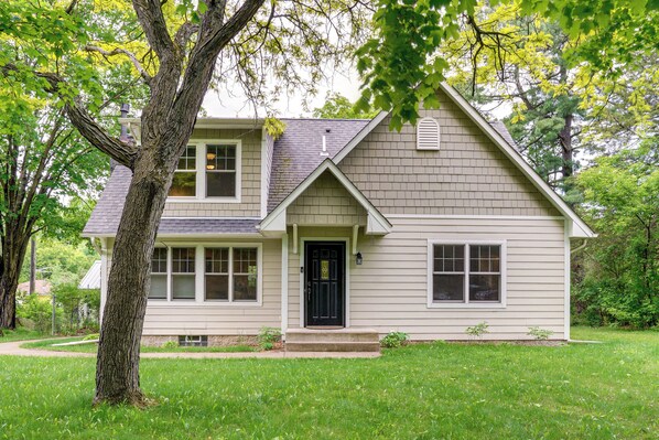 Taylors Falls Vacation Rental | 4BR | 2.5BA | Stairs Required | 2,800 Sq Ft