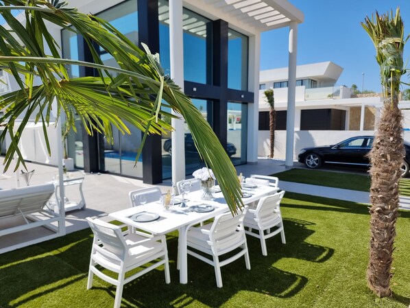 Outdoor dining