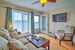 Living Room | Sleeper Sofa | Flat-Screen TV | HBO | Free WiFi