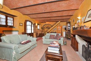 The wide living with fireplace