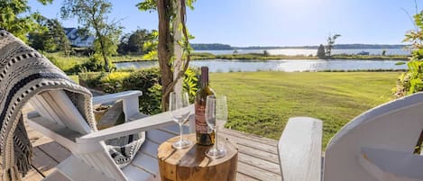 Start your stay at the waterfront Sunset Serenity with a (complimentary) bottle of wine.