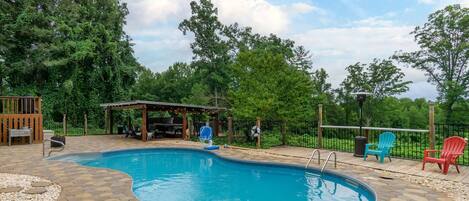 POOL NOW OPEN!!!! Enjoy good times by the pool or in the covered hot tub!