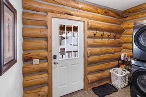 Entryway/Laundry Machines