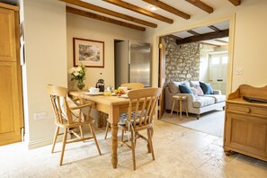 Fairview: Open-plan kitchen and dining area