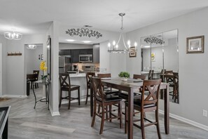 Dining & Kitchen