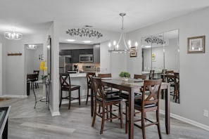 Dining & Kitchen