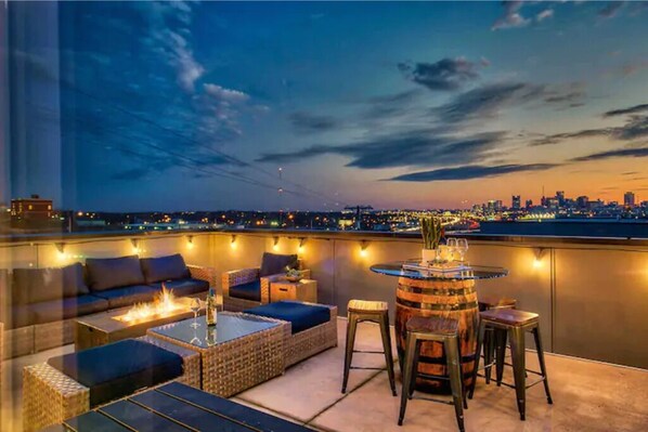 Welcome to Nashville's ultimate rooftop retreat!