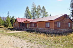Private cabin on 1 acre with parking