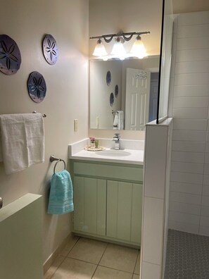 Quartz counter top with waterfall faucet. Towels and beach towels provided. 