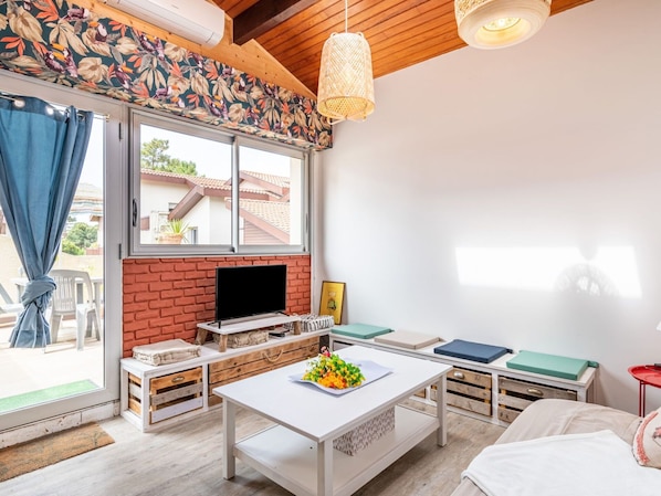 Meubles, Propriété, Bâtiment, Canapé, Bois, Orange, Design Intérieur, Éclairage, Décoration, Architecture