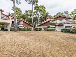 Ciel, Plante, Bâtiment, Nuage, Arbre, Lot Terre, Ombre, Maison, Herbe, Immobilier