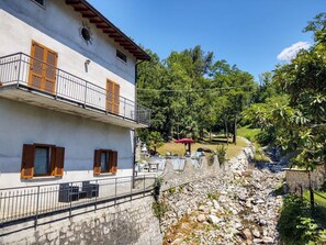 Plante, Bâtiment, Fenêtre, Ciel, Maison, Chalet, Arbre, Bois, Paysage, Façade