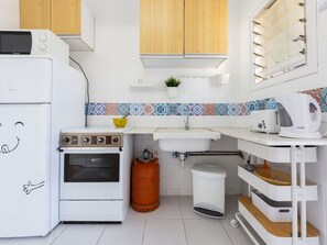 Gabinetes, Propiedad, Mueble, Edificio, Cocina, Diseño De Interiores, Mostrador, Aparato De Cocina, Suelo, Estufa De Cocina