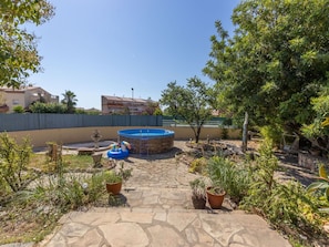 Planta, Cielo, Edificio, Superficie De La Carretera, Árbol, El Terreno Del Lote, Diseño Urbano, Maceta, Hierba, Barrio Residencial