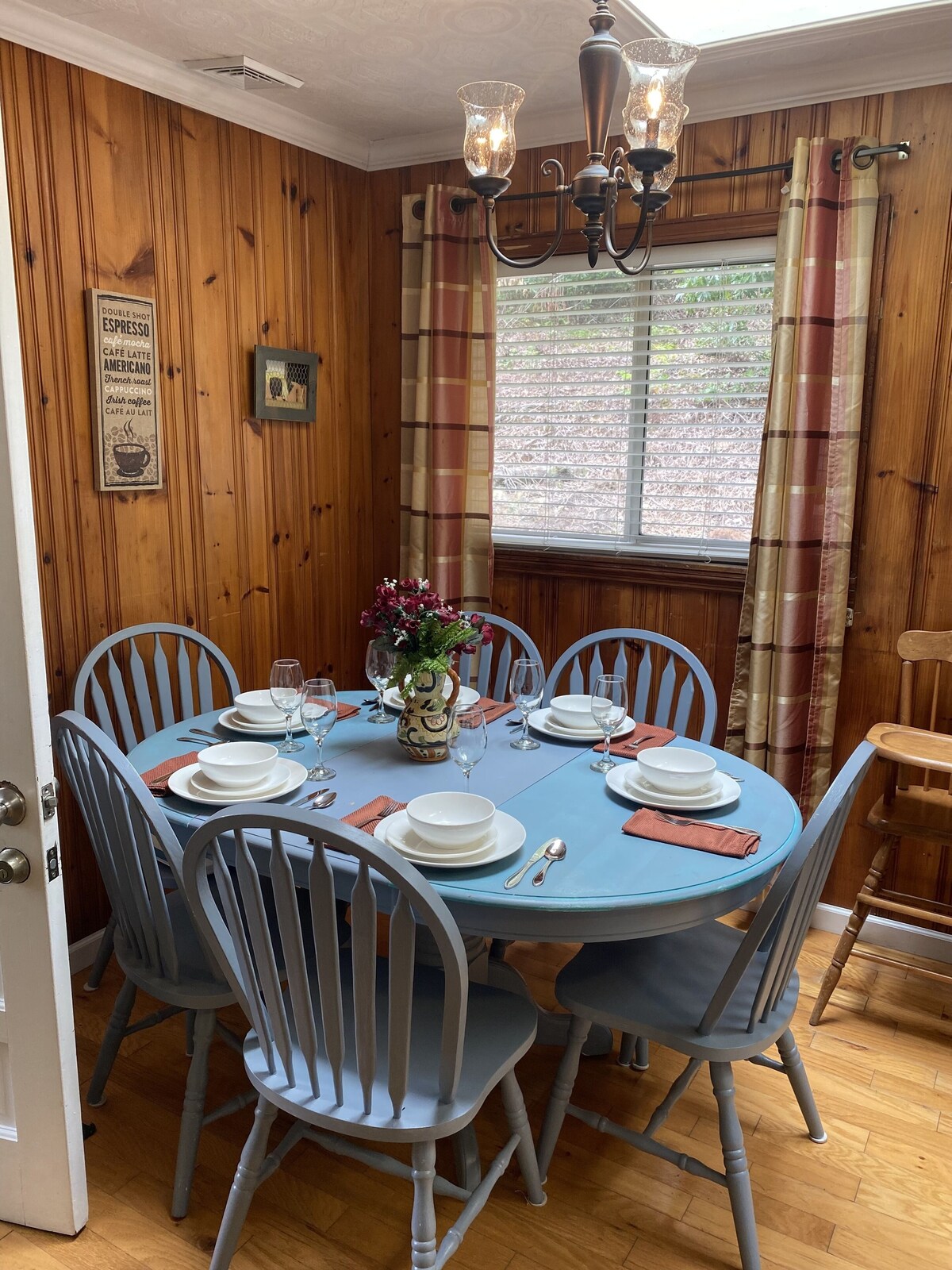 Cozy pet friendly house 2 minute drive to Downtown Bryson City and Polar Express