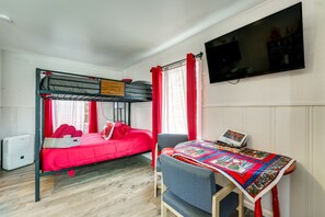 Studio | Full Bunk Bed