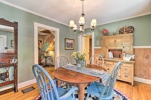 Dining Room | Dishware & Flatware Provided