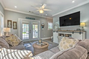 Living Room | Smart TV | Sleeper Sofa
