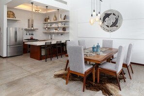 Dining & Kitchen