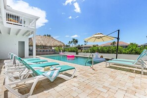 Sit back, relax and enjoy the Florida sunshine!