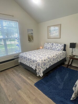 Very comfortable queen bed. 