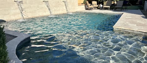 Spectacular remodeled pool with large Baja shelf 