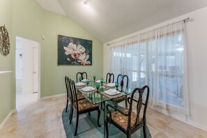 1 of 2 dinning areas.  Dual path to the kitchen, and access to 2 serving areas. 